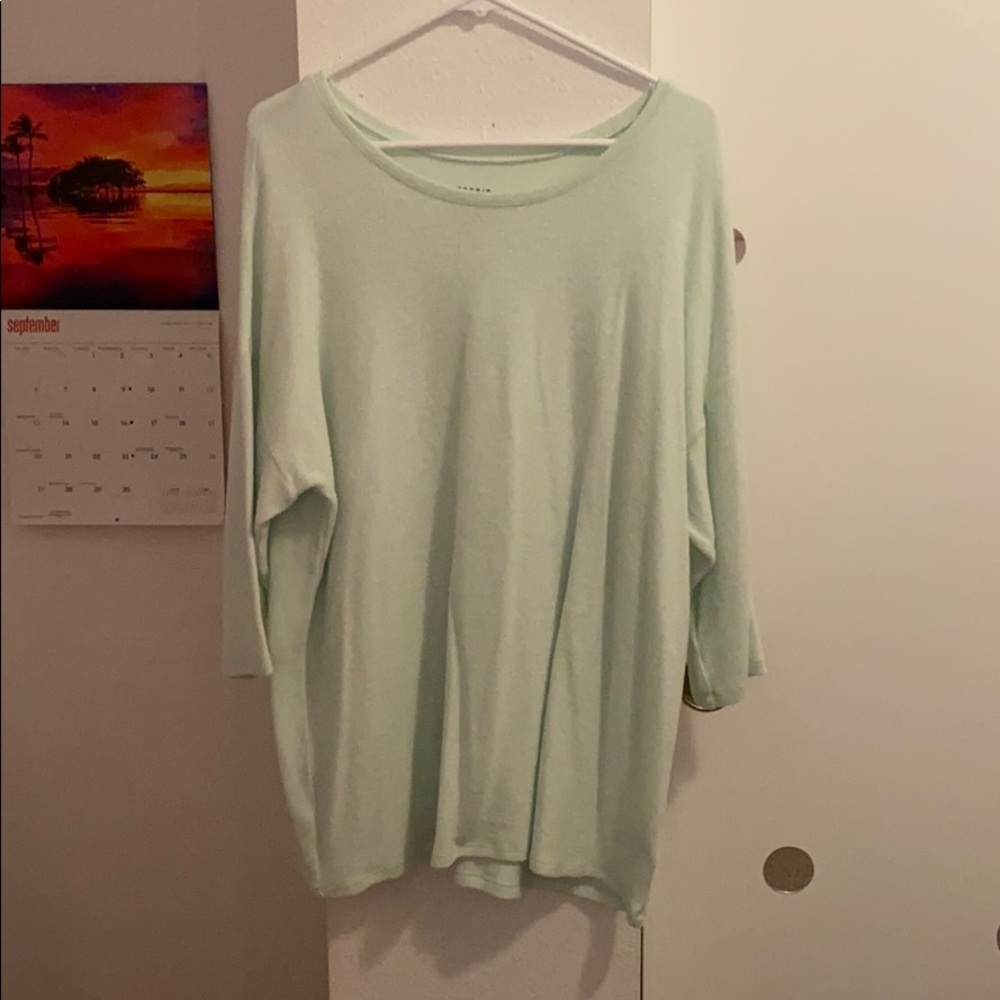 Long light blue quarter sleeve shirt